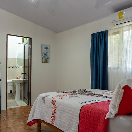 Yellow House Кепос Екстериор снимка